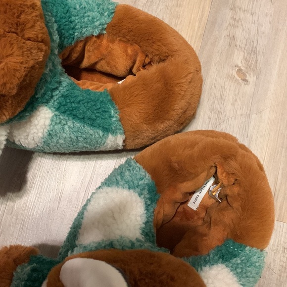 NEW Fluffy Wolf Slippers - Picture 3 of 3